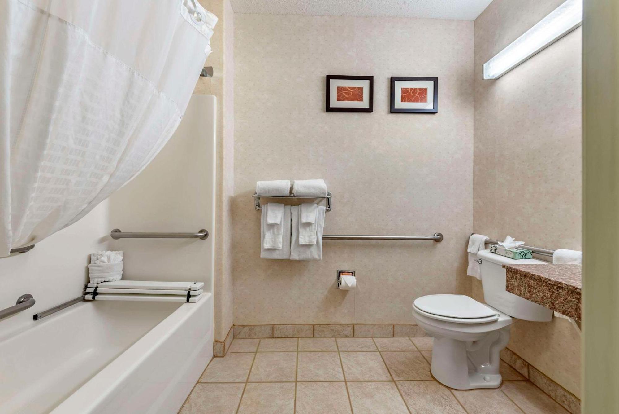 Comfort Hotel 4*